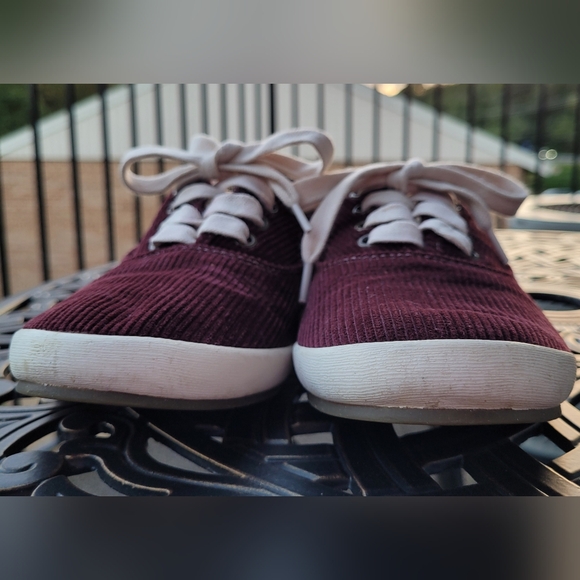 Taos Women's Guest Star Sneakers Size 8 - Picture 5 of 9